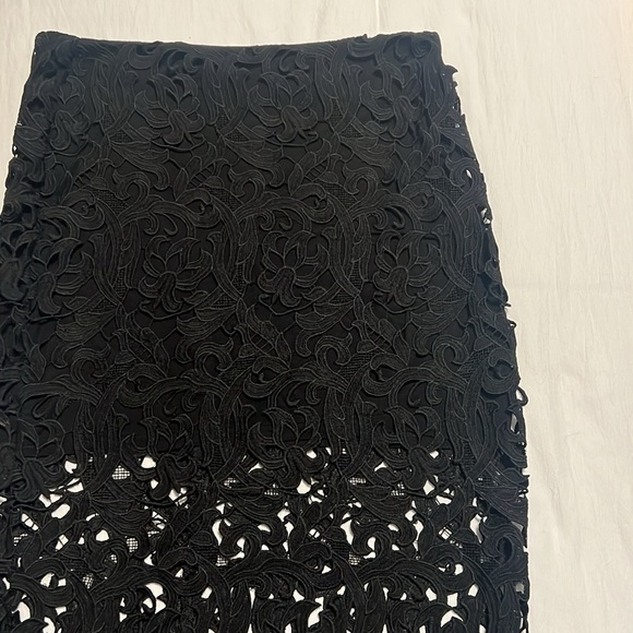 Black lace skirt - Picture 2 of 2
